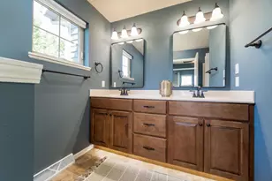 8215 Flagstone Dr, Madison, WI 53719 - Photo 21