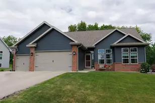 1013 E Superior Dr, Edgerton, WI 53534 - Photo 3