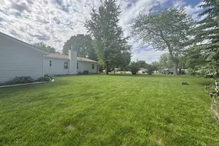 446 Arbor Dr, Juneau, WI 53039 - Photo 5