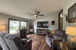 446 Arbor Dr, Juneau, WI 53039 - Photo 7