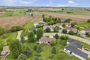 605 Prairie Hills Dr, Ridgeville, WI 53533 - Photo 59