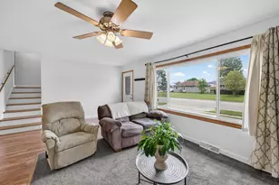 203 Fairview Ct, Waunakee, WI 53597 - Photo 3