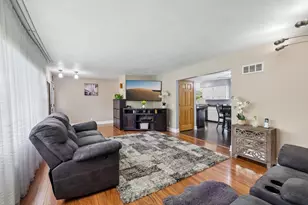 105 W Slifer St, Portage, WI 53901 - Photo 9