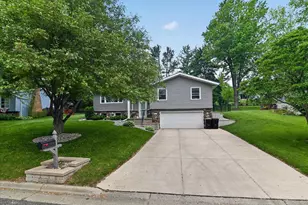 520 Acker Pkwy, DeForest, WI 53532 - Photo 3