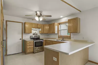 544 Berwick Drive, Sun Prairie, WI 53590 - Photo 5