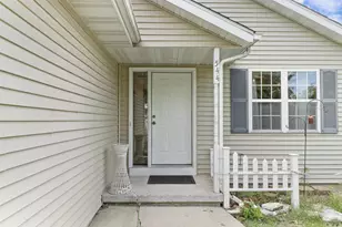 544 Berwick Dr, Sun Prairie, WI 53590 - Photo 3