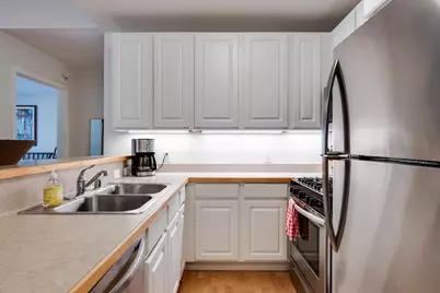 360 W Washington Avenue #712, Madison, WI 53703 - Photo 9