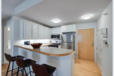 360 W Washington Avenue #712, Madison, WI 53703 - Photo 3