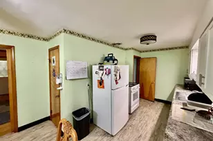 265 E Memorial Dr, Janesville, WI 53545 - Photo 7
