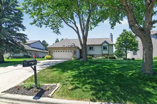 916 Katherine Dr, Sun Prairie, WI 53590 - Photo 1