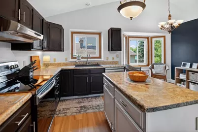 916 Katherine Drive, Sun Prairie, WI 53590 - Photo 3