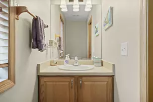422 Bailey Dr, Madison, WI 53718 - Photo 17