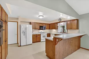 2113 Yorkshire Dr, Beloit, WI 53511 - Photo 9
