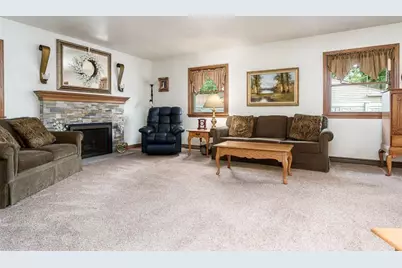 807 E Holiday Drive, Beloit, WI 53511 - Photo 7