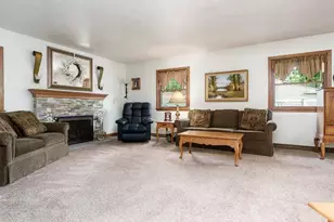 807 E Holiday Dr, Beloit, WI 53511 - Photo 7