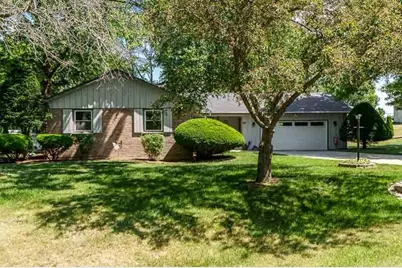 807 E Holiday Drive, Beloit, WI 53511 - Photo 3