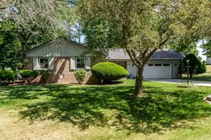 807 E Holiday Dr, Beloit, WI 53511 - Photo 3