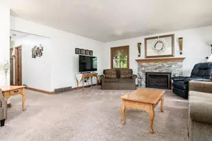 807 E Holiday Dr, Beloit, WI 53511 - Photo 11