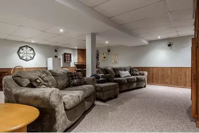 807 E Holiday Drive, Beloit, WI 53511 - Photo 39