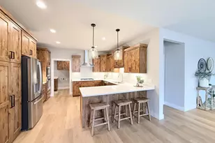 Unit 7 1 Bellflower Dr, DeForest, WI 53532 - Photo 7