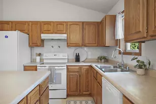 1110 Velvet Leaf Dr, Madison, WI 53719 - Photo 9