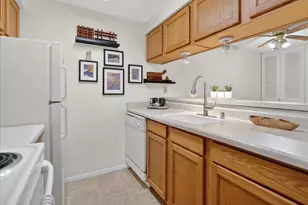 4320 Melody Ln, Madison, WI 53704 - Photo 15