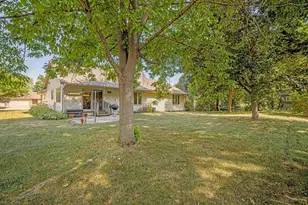 5602 Chestnut Ln, Mcfarland, WI 53558 - Photo 3