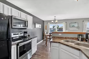 1627 Redwood Dr, Janesville, WI 53548 - Photo 5