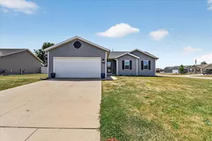 1627 Redwood Dr, Janesville, WI 53548 - Photo 1