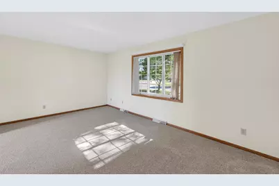 137 Lynne Trail, Oregon, WI 53575 - Photo 5