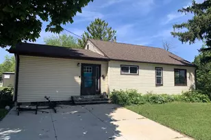744 Farnham St, Columbus, WI 53925 - Photo 3