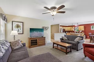 501 Pine Lawn Pkwy, Verona, WI 53593 - Photo 9