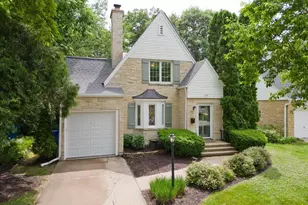158 Kensington Dr, Madison, WI 53704 - Photo 1