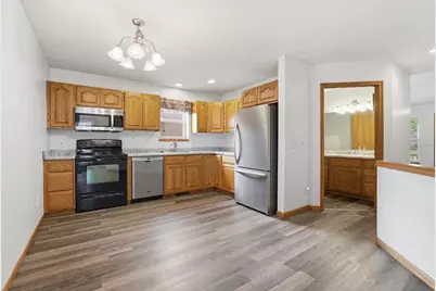 137 Covington Cove Circle, Deerfield, WI 53531 - Photo 5