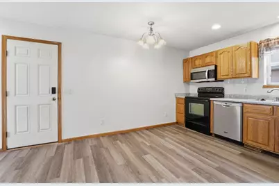 137 Covington Cove Circle, Deerfield, WI 53531 - Photo 7