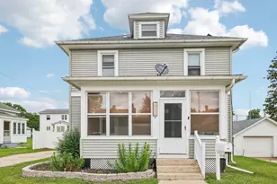 811 W Franklin St, Portage, WI 53901 - Photo 1
