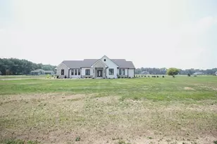 5143 N Brownwood Dr, Janesville, WI 53545 - Photo 5