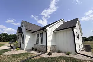 5143 N Brownwood Dr, Janesville, WI 53545 - Photo 9