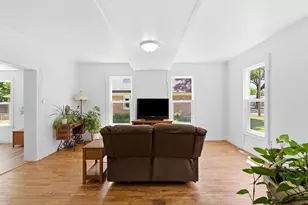 121 N 5th St, Delavan, WI 53115 - Photo 5