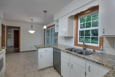 927 Camp Fire Drive, Sun Prairie, WI 53590 - Photo 7