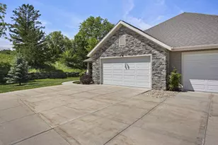 8221 Highview Dr, Madison, WI 53719 - Photo 43