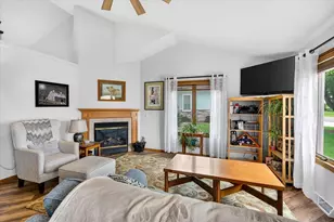 209 W Gonstead Rd, Mount Horeb, WI 53572 - Photo 5