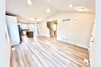 317 Orchid Avenue, Stoughton, WI 53589 - Photo 5