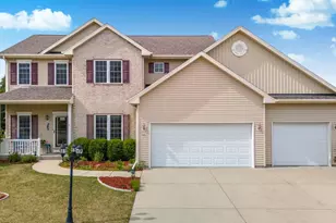 282 Lakeview Dr, Whitewater, WI 53190 - Photo 1
