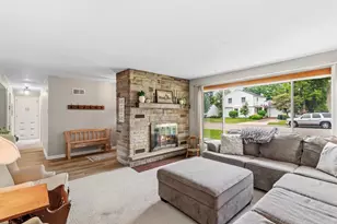 260 Holly Ct, Prairie Du Sac, WI 53578 - Photo 5