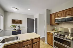 7208 Friendship Ln, Middleton, WI 53562 - Photo 11
