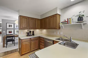 7208 Friendship Ln, Middleton, WI 53562 - Photo 9