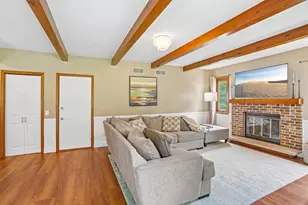 5838 Roanoke Dr, Fitchburg, WI 53719 - Photo 7