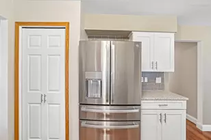 5838 Roanoke Dr, Fitchburg, WI 53719 - Photo 13
