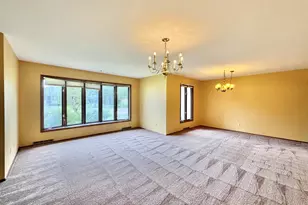928 Columbia Dr, Janesville, WI 53546 - Photo 3
